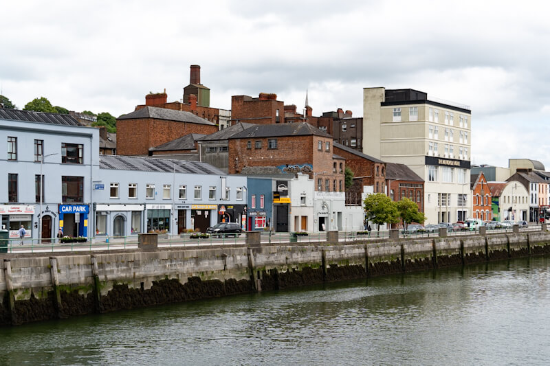 Am Flussufer in Cork